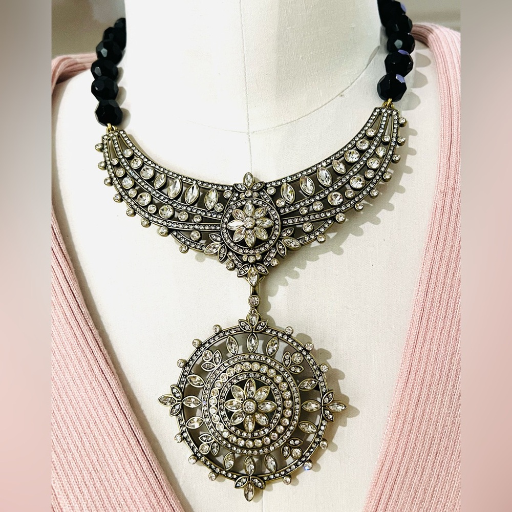 Heidi Daus 🆕 “French Twist” Necklace & Pendant
